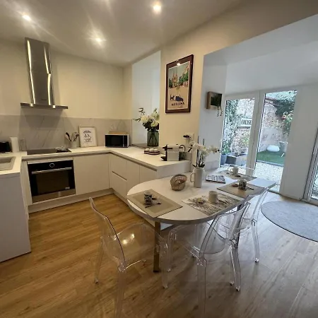 Maison De Charme Au Centre De Moulins, Avec Jardin Et Terrasse, Confort Inclus - Fr-1-489-474 *