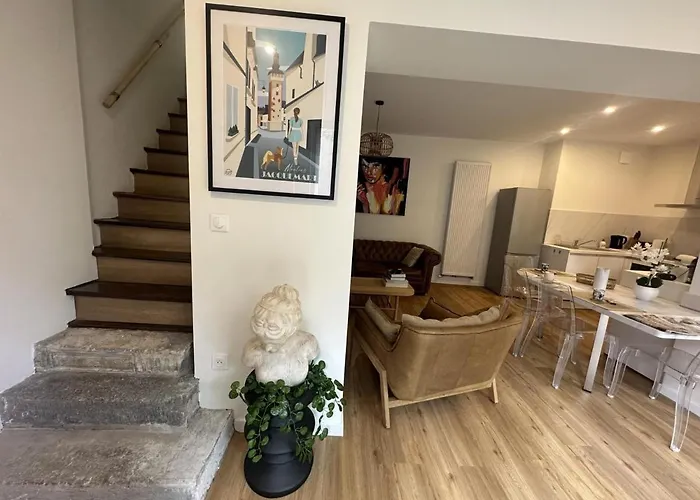 Maison De Charme Au Centre De Moulins, Avec Jardin Et Terrasse, Confort Inclus - Fr-1-489-474