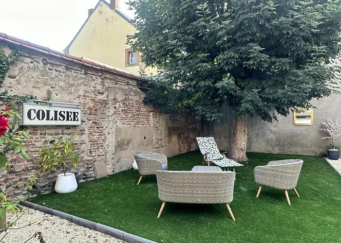 Maison De Charme Au Centre De Moulins, Avec Jardin Et Terrasse, Confort Inclus - Fr-1-489-474
