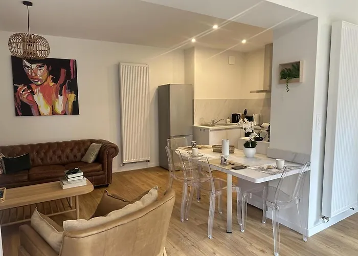 Maison De Charme Au Centre De Moulins, Avec Jardin Et Terrasse, Confort Inclus - Fr-1-489-474 *